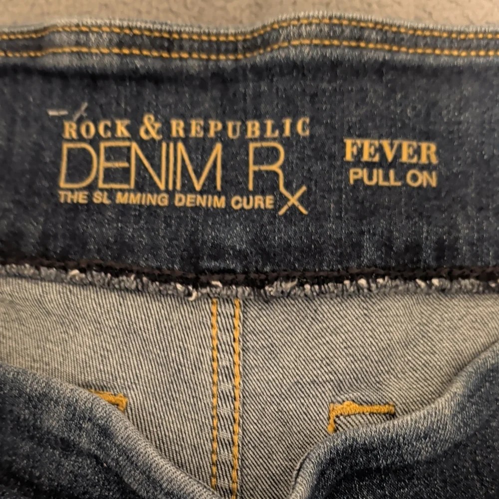 Rock & Republic Women's Jean Shorts Size 14 - Picture 4 of 7